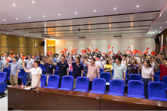 强堡垒·做先锋·树榜样 | 吃瓜网站
隆重召开“七一”表彰大会暨主题党日活动